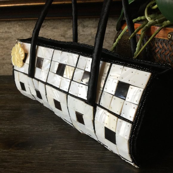 VINTAGE MOTHER OF PEARL HANDBAG - Picture 4 of 8